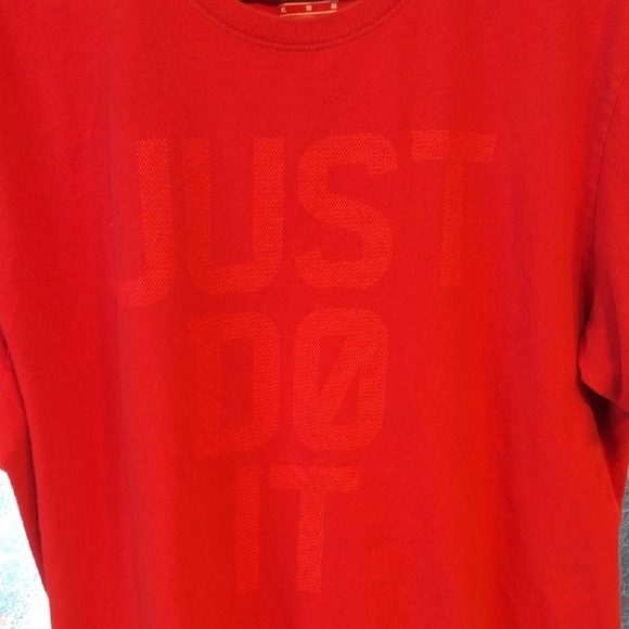 Nike Men's Red 'Just Do It' T-Shirt - Picture 6 of 11